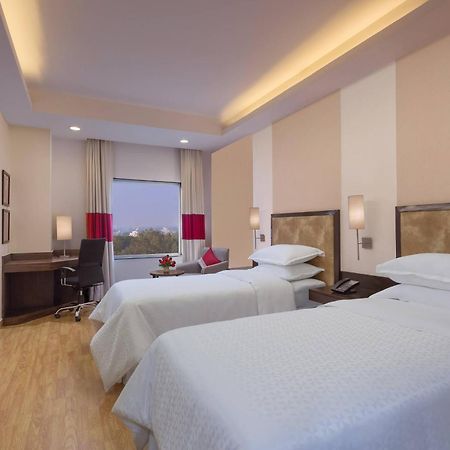 Four Points By Sheraton Vadodara Exteriör bild
