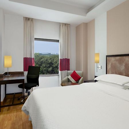 Four Points By Sheraton Vadodara Exteriör bild