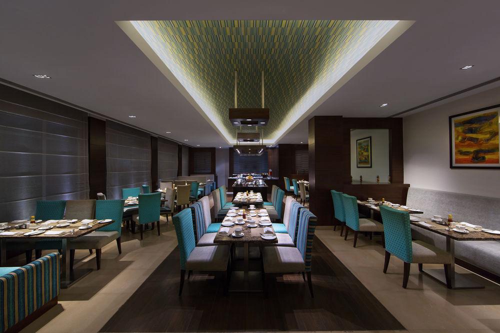 Four Points By Sheraton Vadodara Exteriör bild