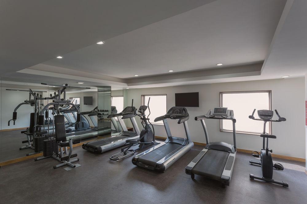Four Points By Sheraton Vadodara Exteriör bild