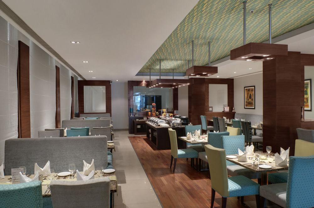 Four Points By Sheraton Vadodara Exteriör bild