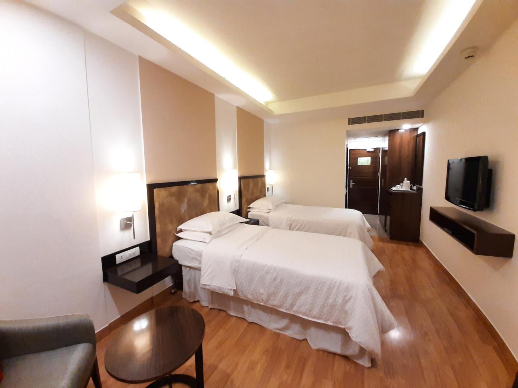 Four Points By Sheraton Vadodara Exteriör bild