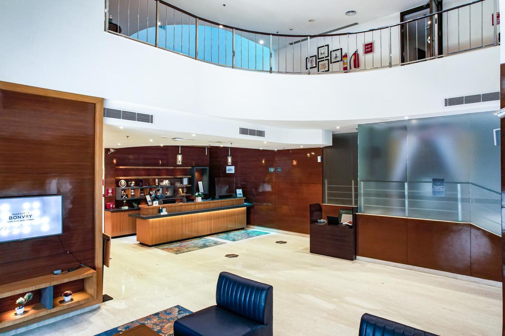 Four Points By Sheraton Vadodara Exteriör bild