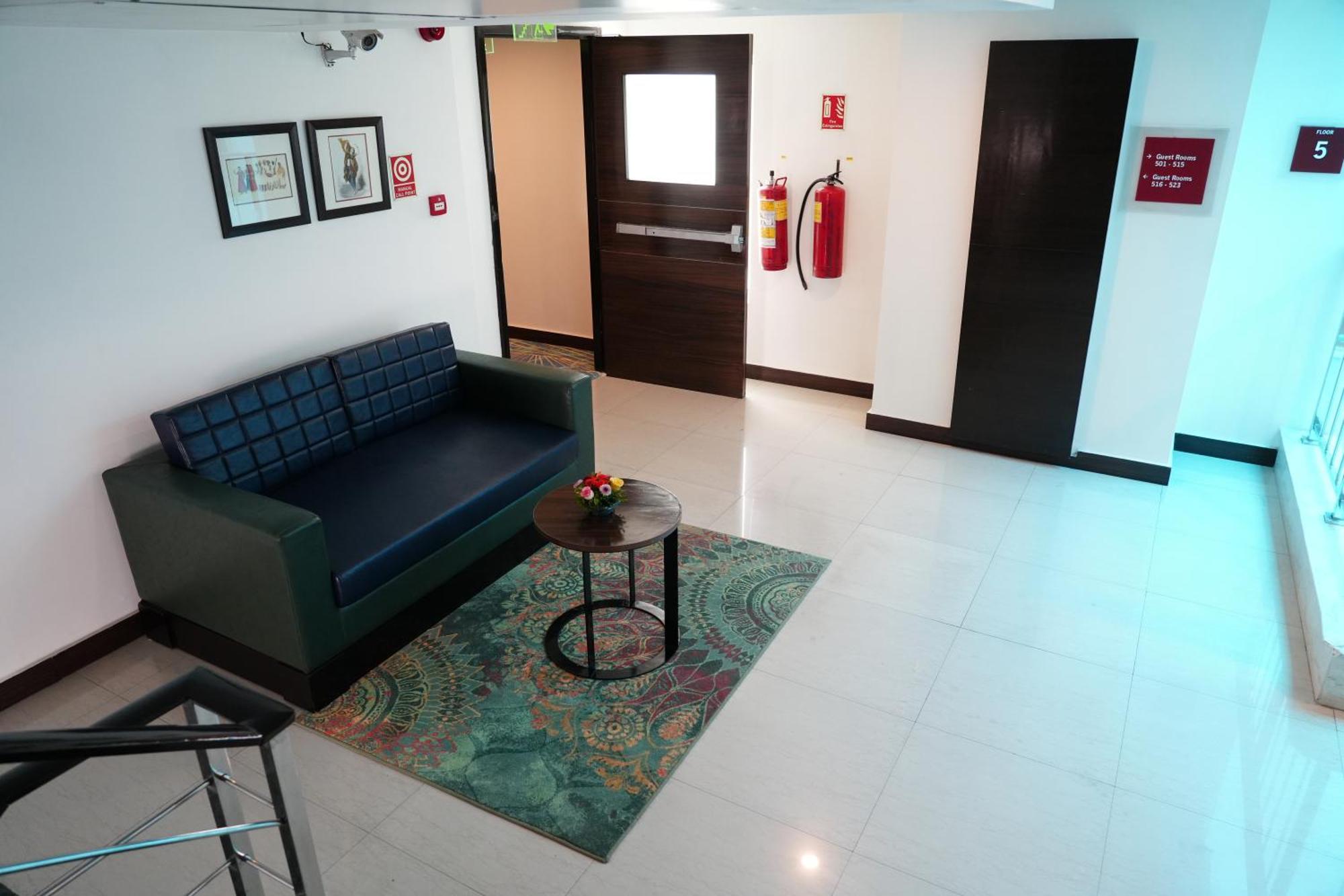 Four Points By Sheraton Vadodara Exteriör bild