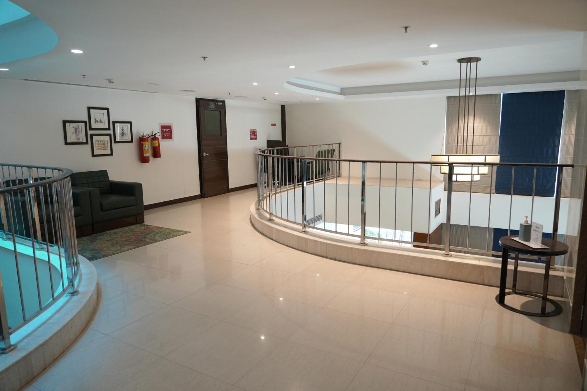 Four Points By Sheraton Vadodara Exteriör bild