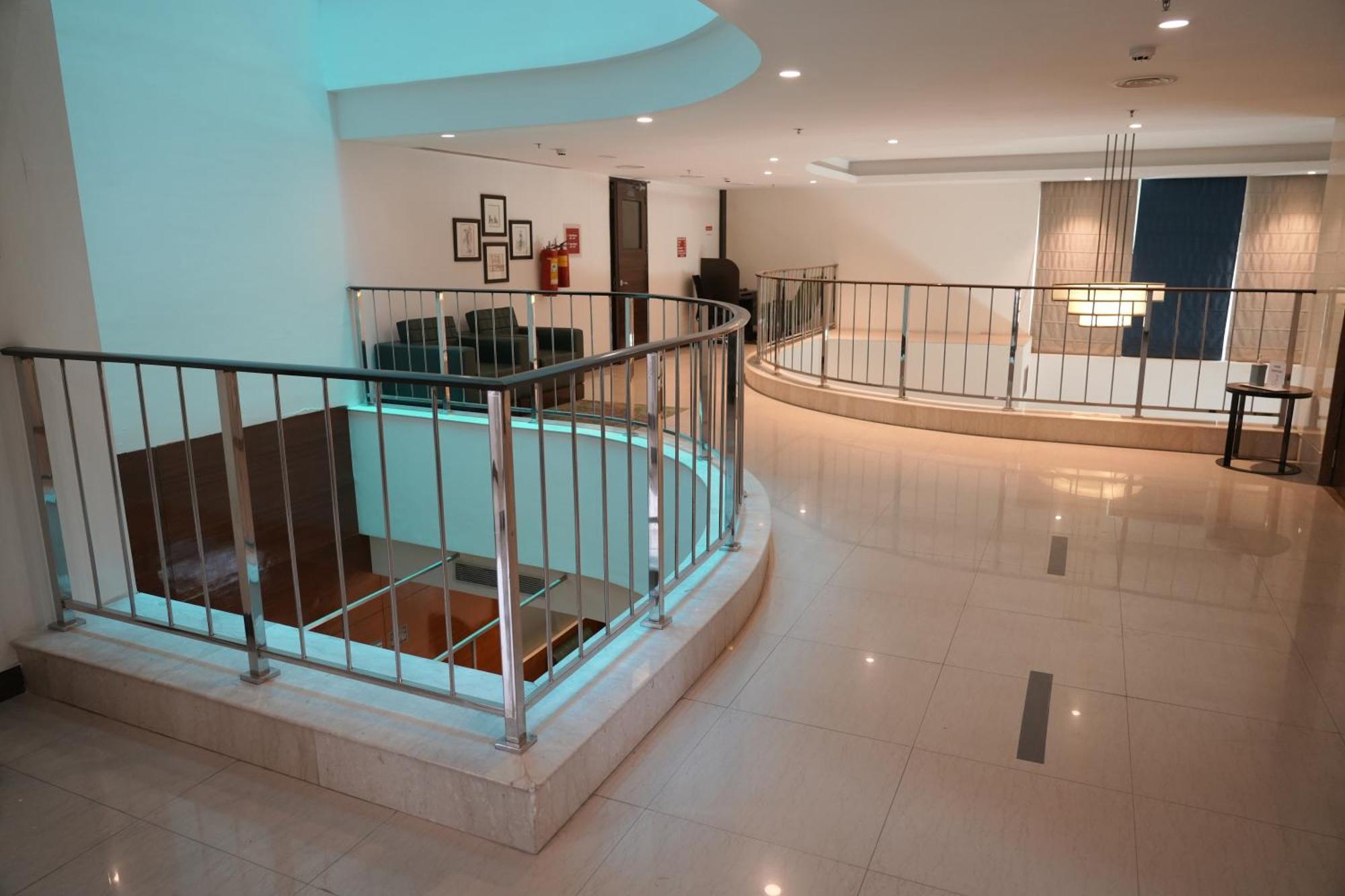 Four Points By Sheraton Vadodara Exteriör bild