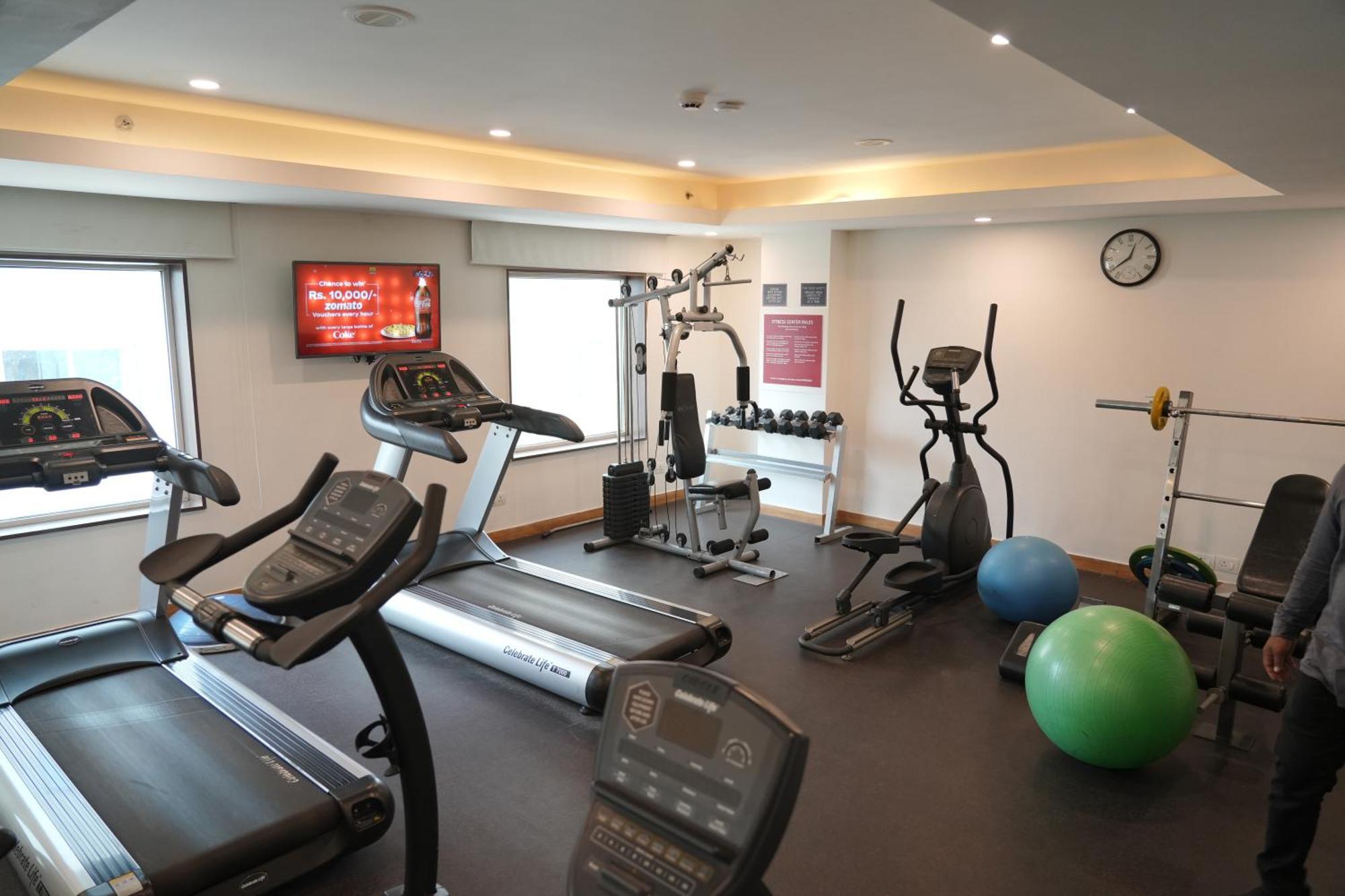 Four Points By Sheraton Vadodara Exteriör bild