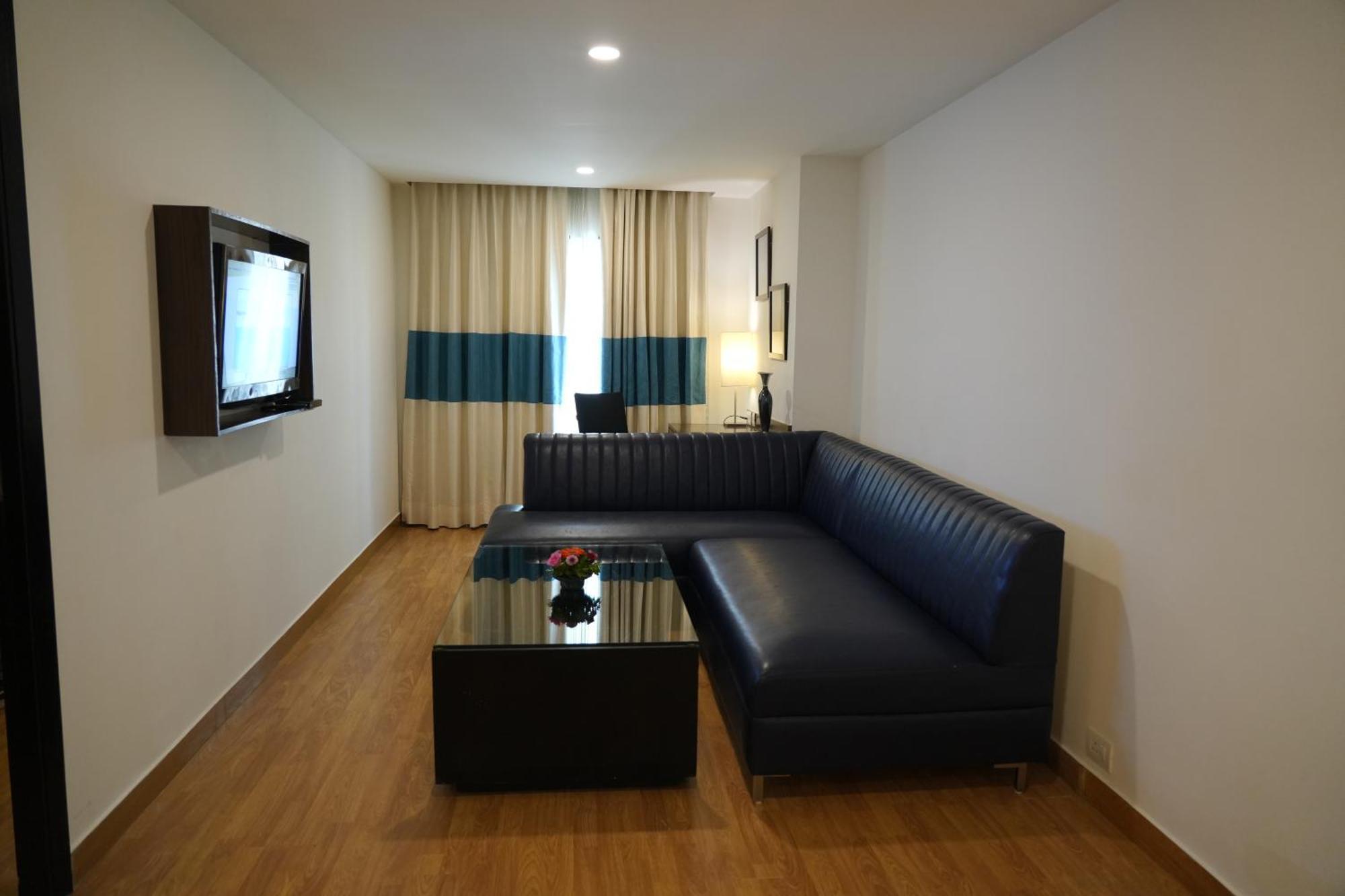 Four Points By Sheraton Vadodara Exteriör bild