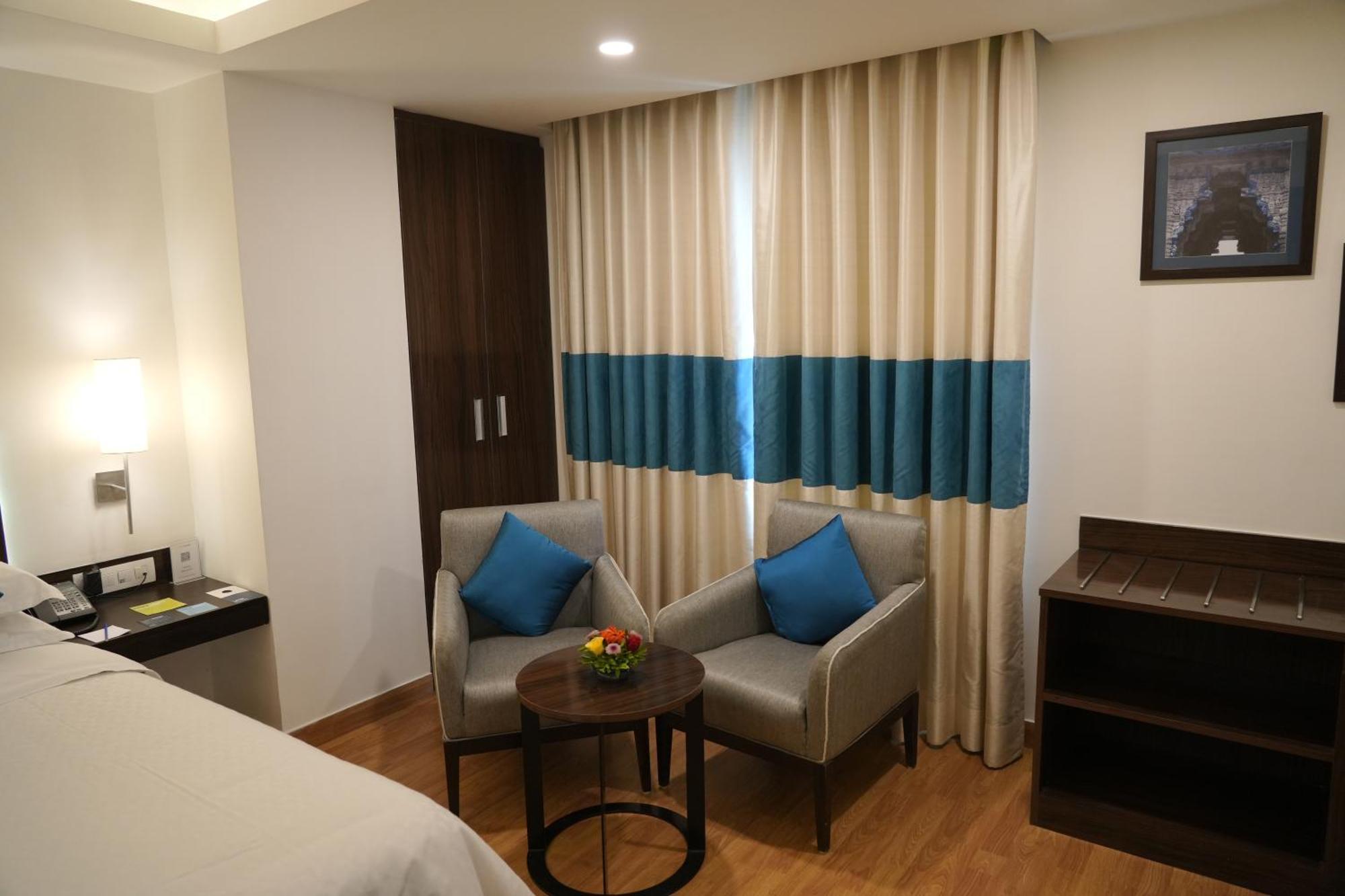 Four Points By Sheraton Vadodara Exteriör bild