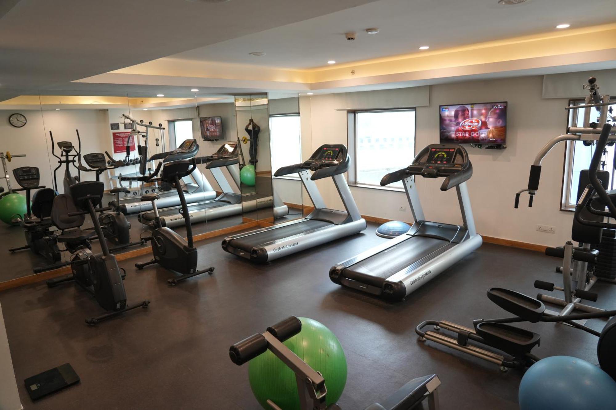 Four Points By Sheraton Vadodara Exteriör bild