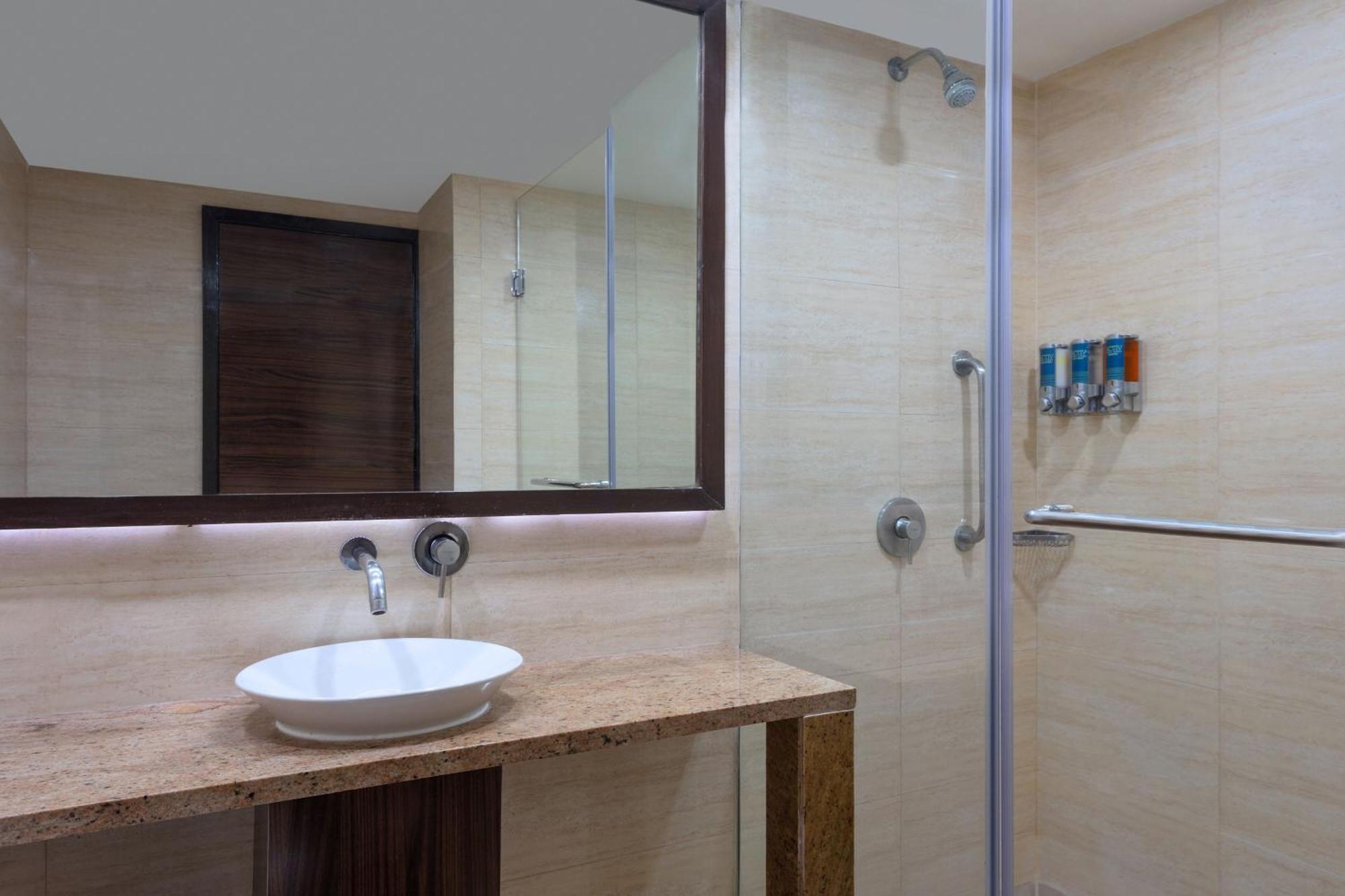 Four Points By Sheraton Vadodara Exteriör bild