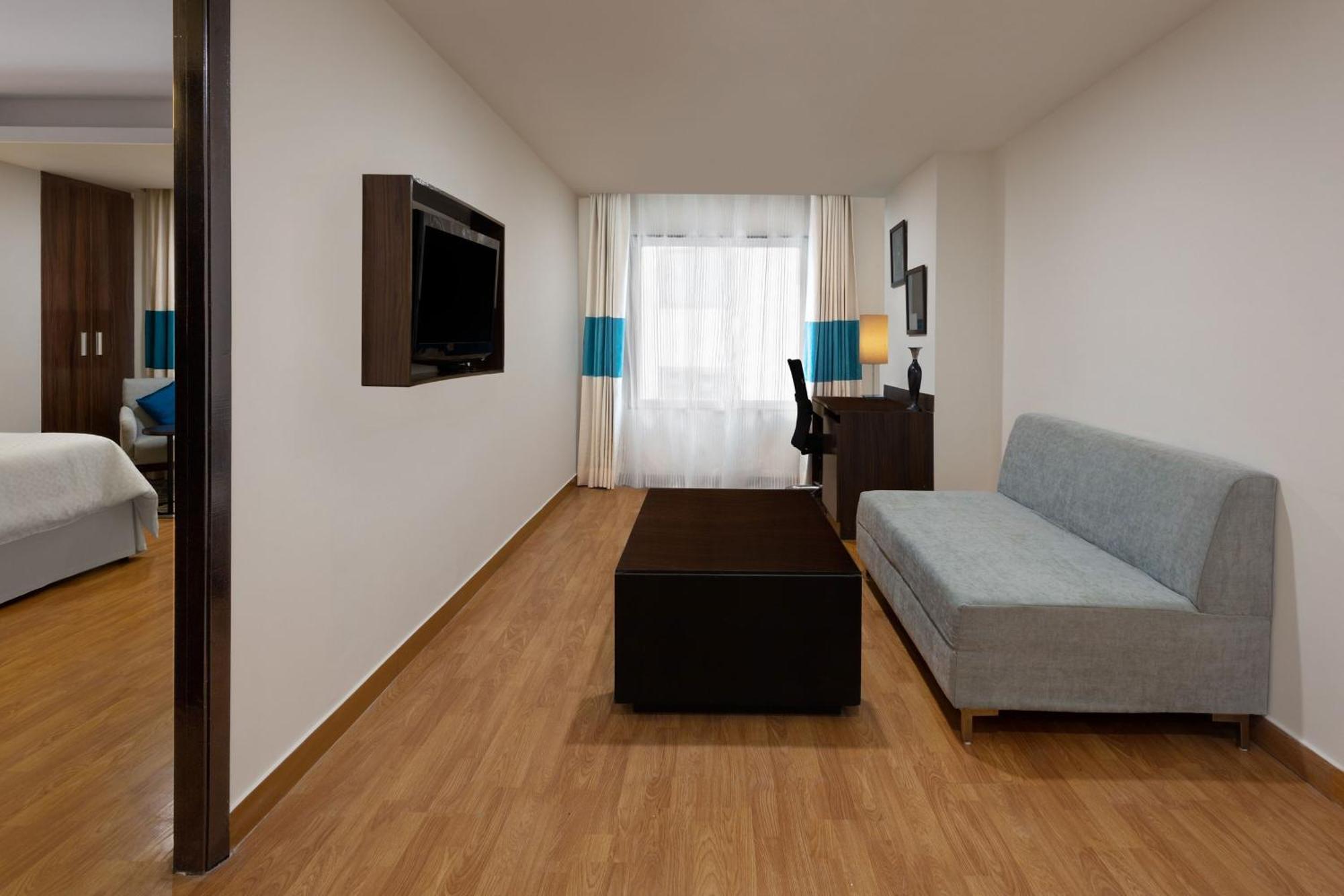 Four Points By Sheraton Vadodara Exteriör bild