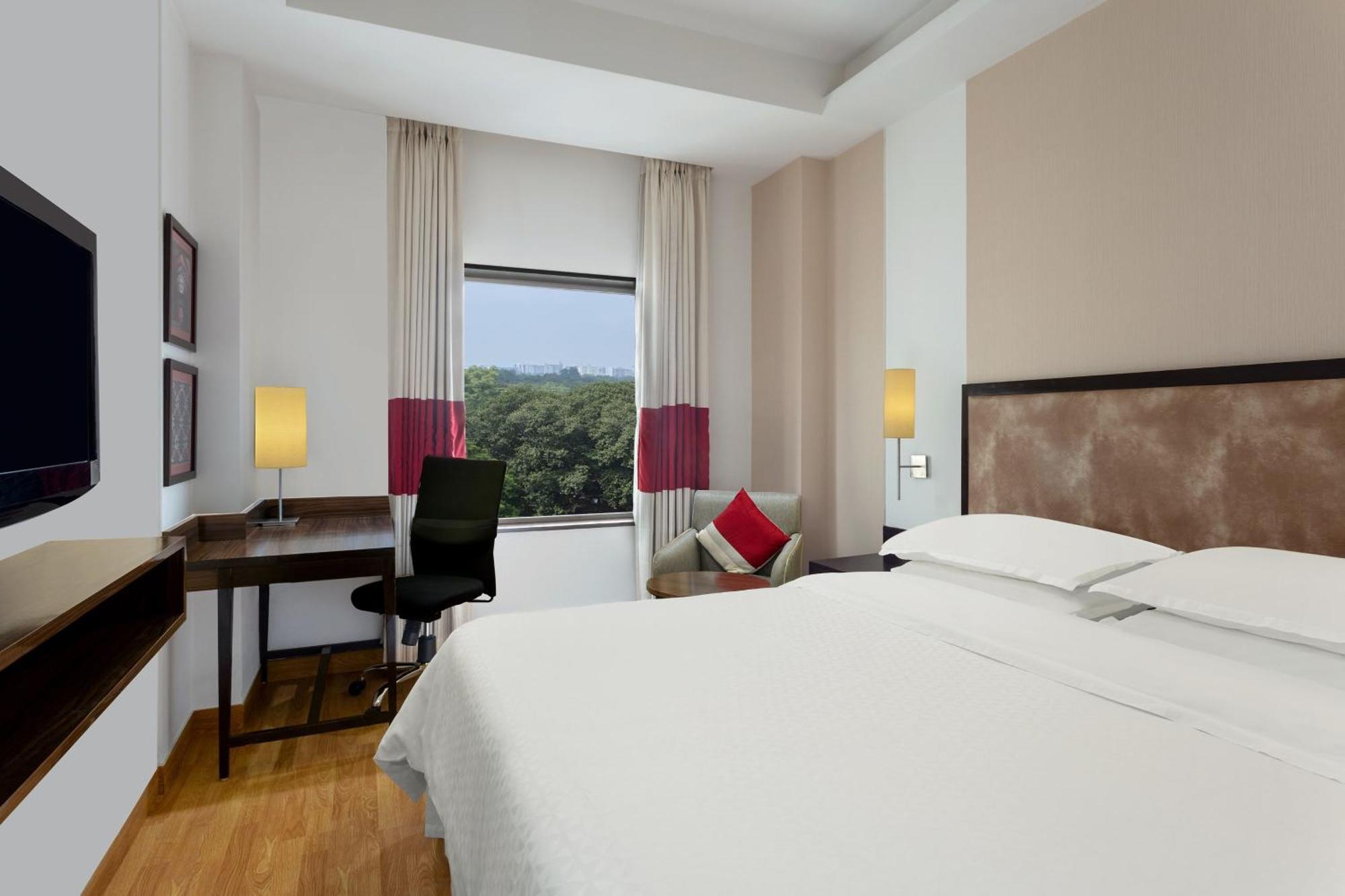 Four Points By Sheraton Vadodara Exteriör bild