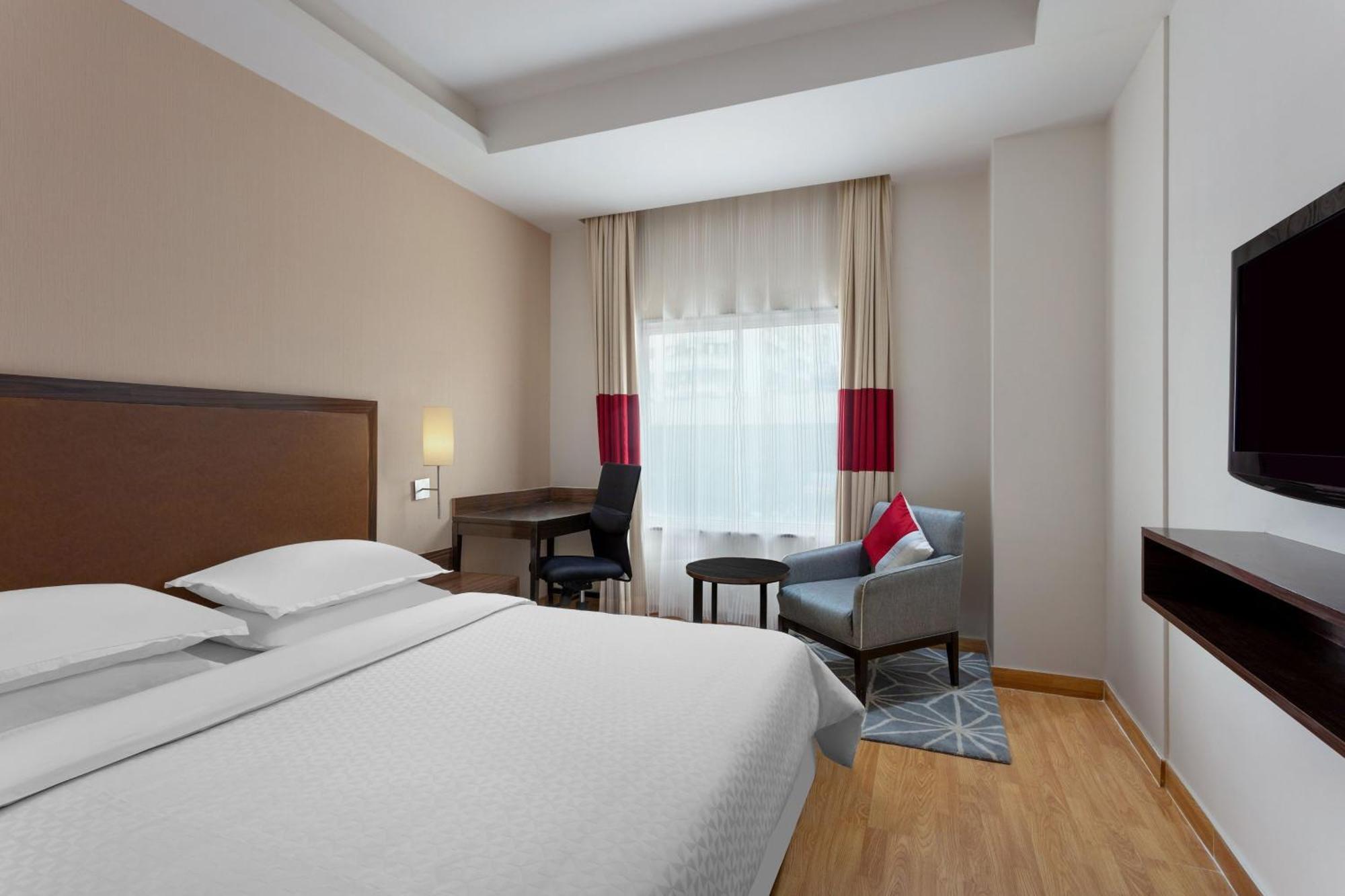 Four Points By Sheraton Vadodara Exteriör bild