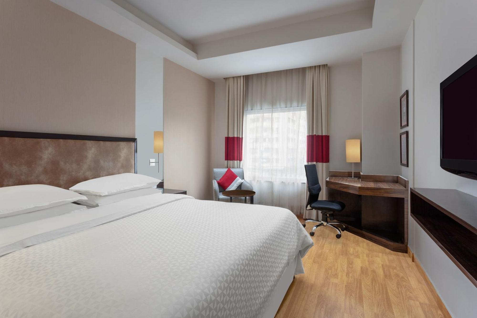 Four Points By Sheraton Vadodara Exteriör bild