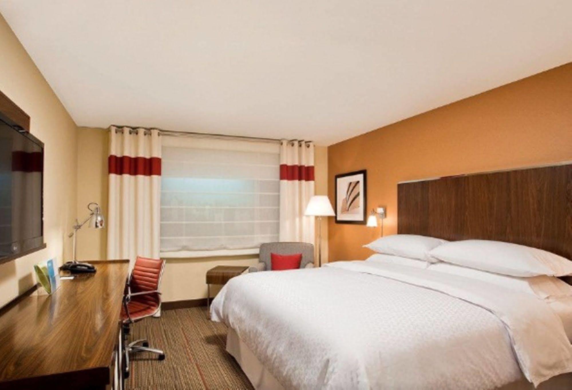 Four Points By Sheraton Vadodara Exteriör bild